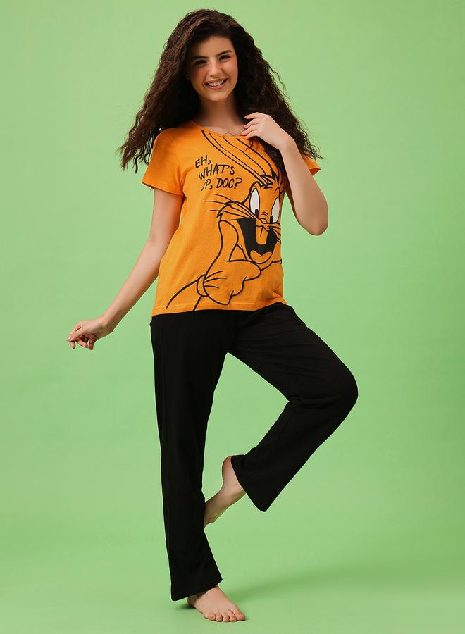 كلوفيا طقم بيجاما من بنطال وتيشيرت بطبعة باغز باني - Image 3